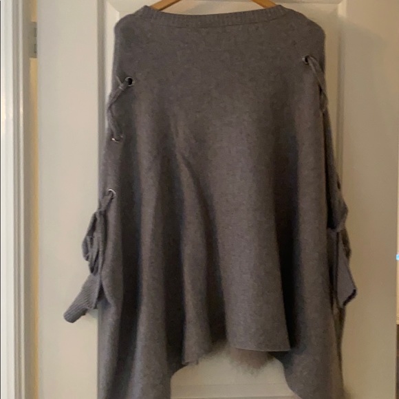 Grey cashmere/faux fur cape. - Picture 6 of 10